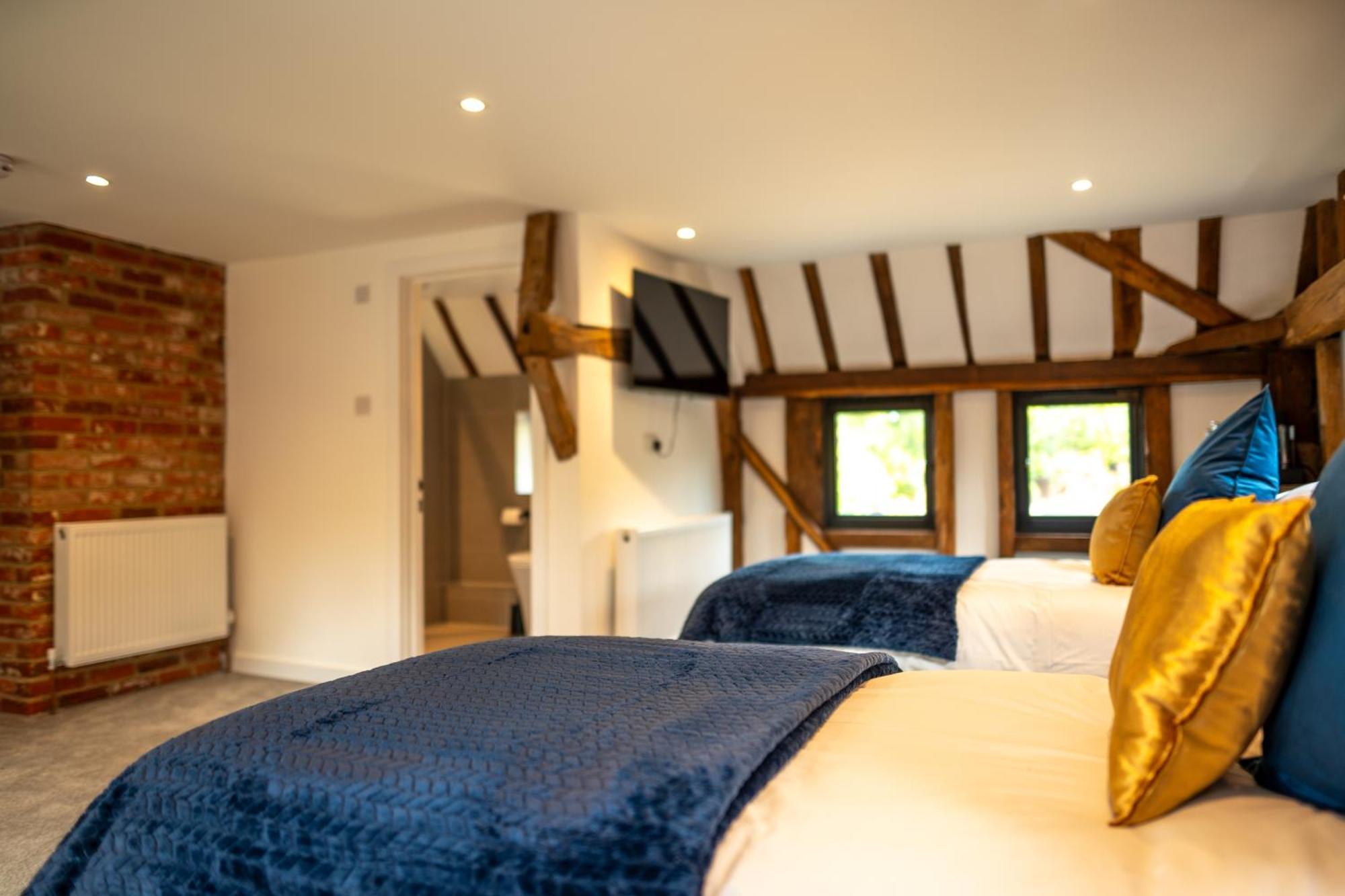 Bed and Breakfast The Barn At Chart Hills Biddenden Екстер'єр фото